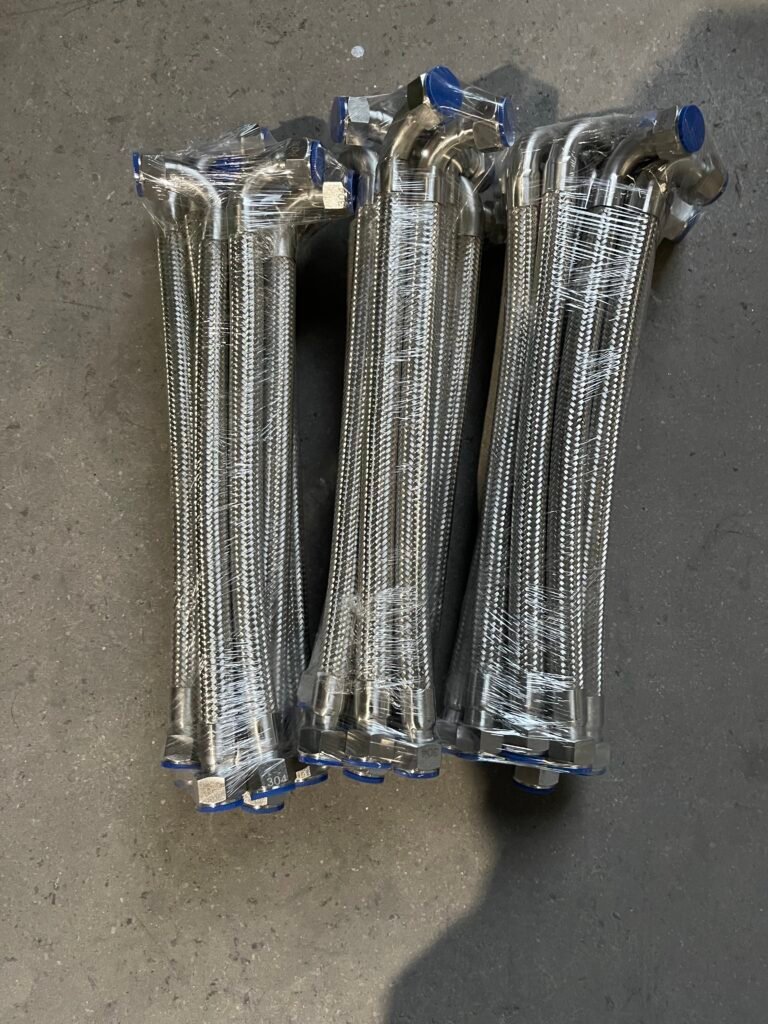 WG9100360183 Metal Flexible Hose for Howo Truck Engine Part