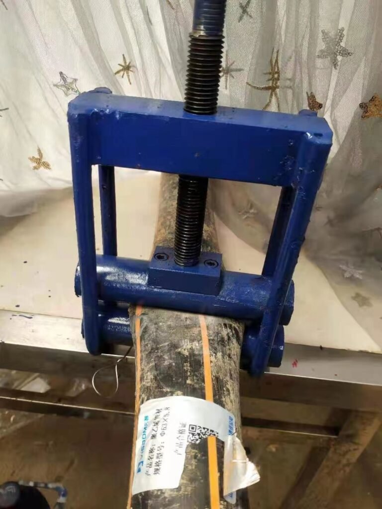 WG9000365401 Single Tube Clamp for Howo Truck Chassis