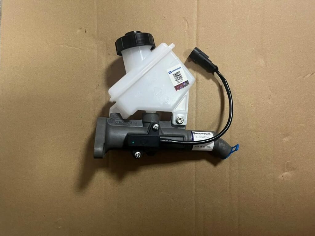 Clutch Master Cylinder 1124116300003 for Howo Trucks